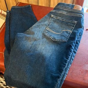 Levi’s jeggings. Pull on skinny jeans. 12L. Distressed look
